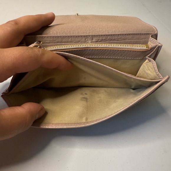 Cloé Elegant Neutral Tan Leather Wallet with Gold hardware